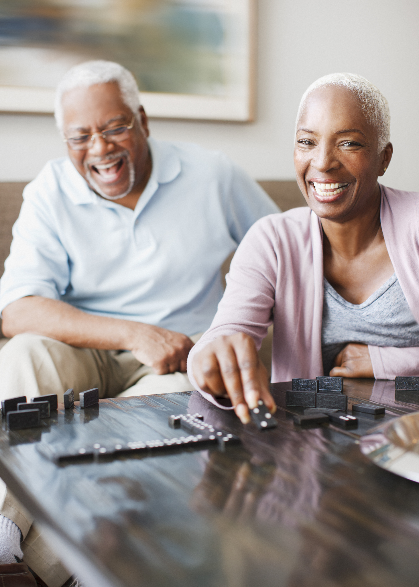 couple_playing_dominoes